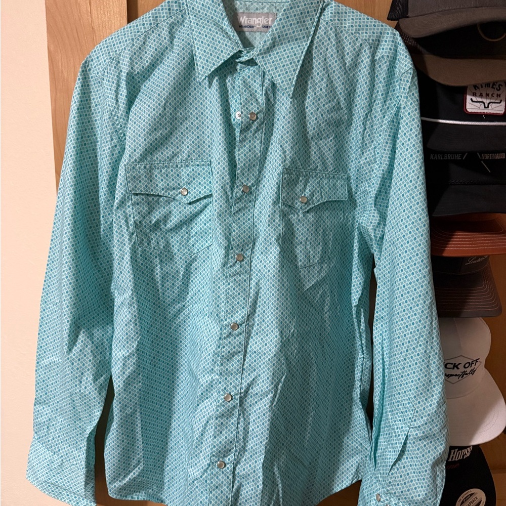 Wrangler Blue Pearl Snap Button Down Shirt